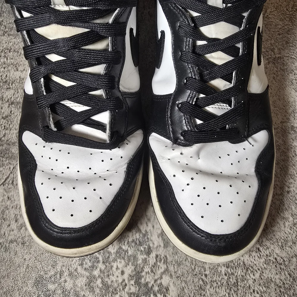 Nike Men's Black and White High-Top Sneakers